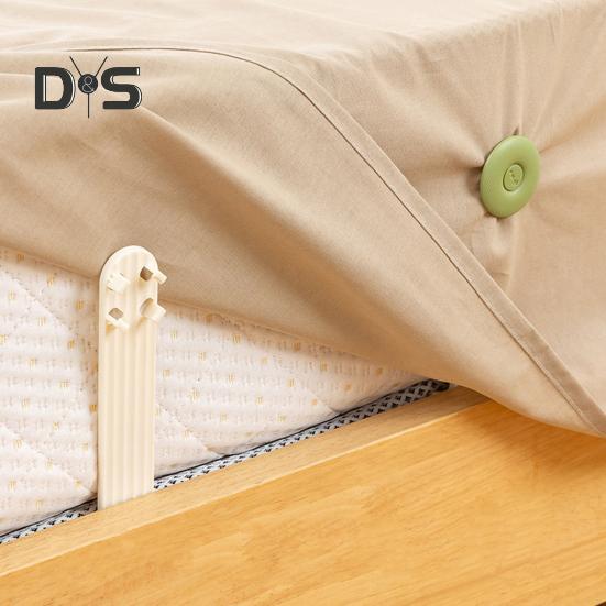 4 vnt. paklodžių laikiklių, užvalkalų sagčių, čiužinio šono paklodžių fiksavimo sagčių, laikančių paklodes tvirtai ir įtemptai visų čiužinių dydžiams