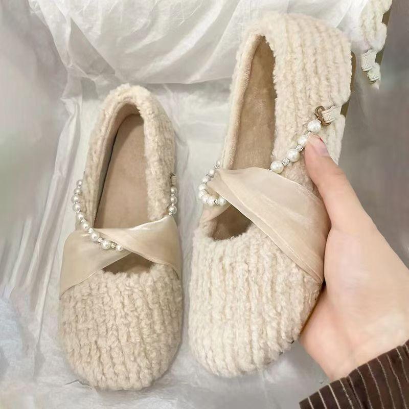New Cotton Slippers for Women Are Comfortable and Good-looking In Winter. Fleece Thermal Bag and Fluffy Home Confinement Cotton Shoes.