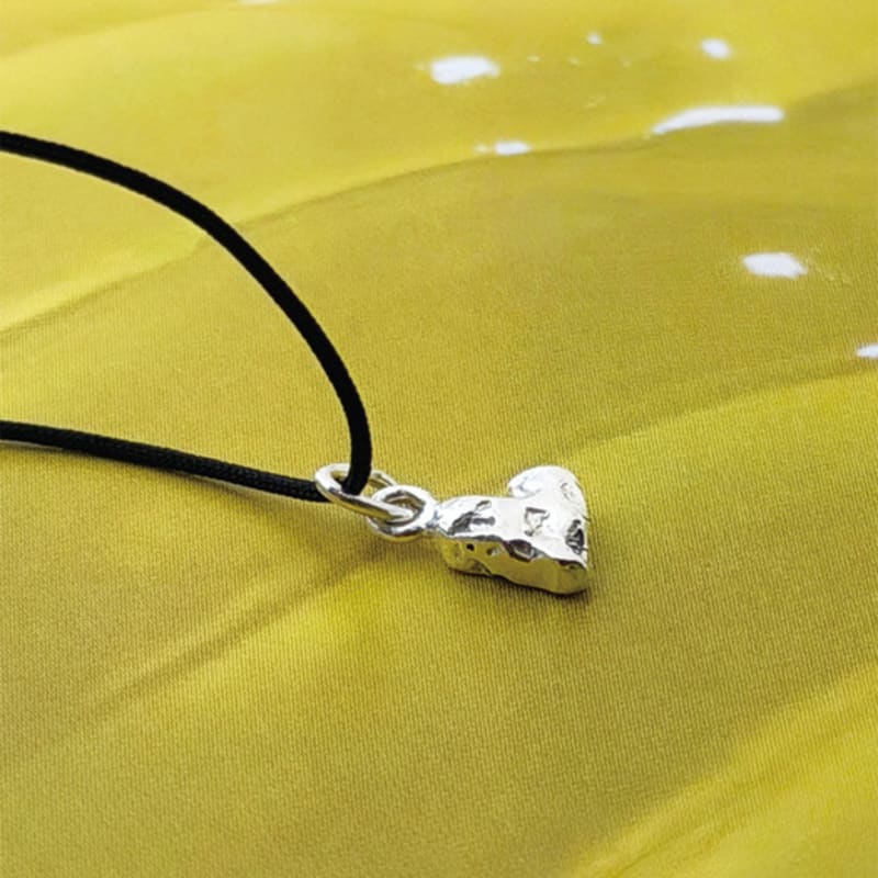 TO.STONE Mellow Heart Necklace (Glossy Black Strap)
