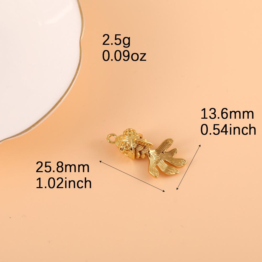 Eleganter vergoldeter Koi-Fisch Anhänger mit Strasssteinen