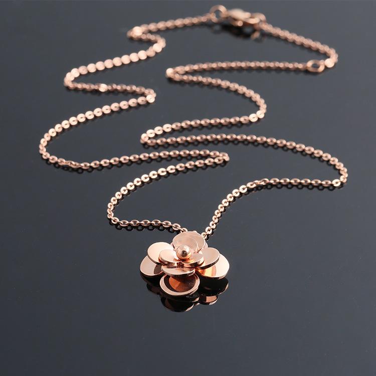 New Korean -Style Three -Layer Camellia Necklace Women 'S Titanium Steel Rose Gold Clavicle Titanium Steel Jewelry Necklace Dropshi
