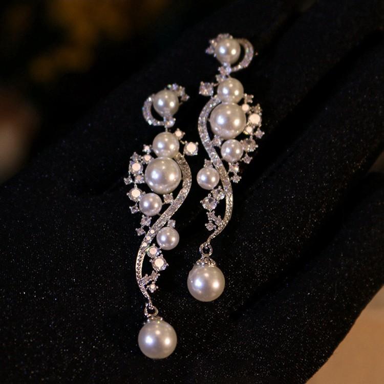 Super Flash Diamond-set Geometric Pearl Stud Earrings Retro Light Luxury Earrings Fashionable and Elegant Temperament Earrings Women