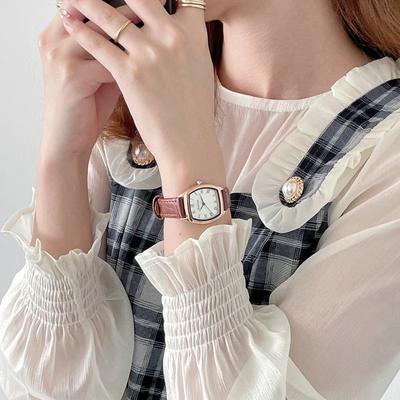 Retro Niche Watch Female Student High Value Light Luxury British Small Fragrant Style Small Dial Women'S Quartz Watch