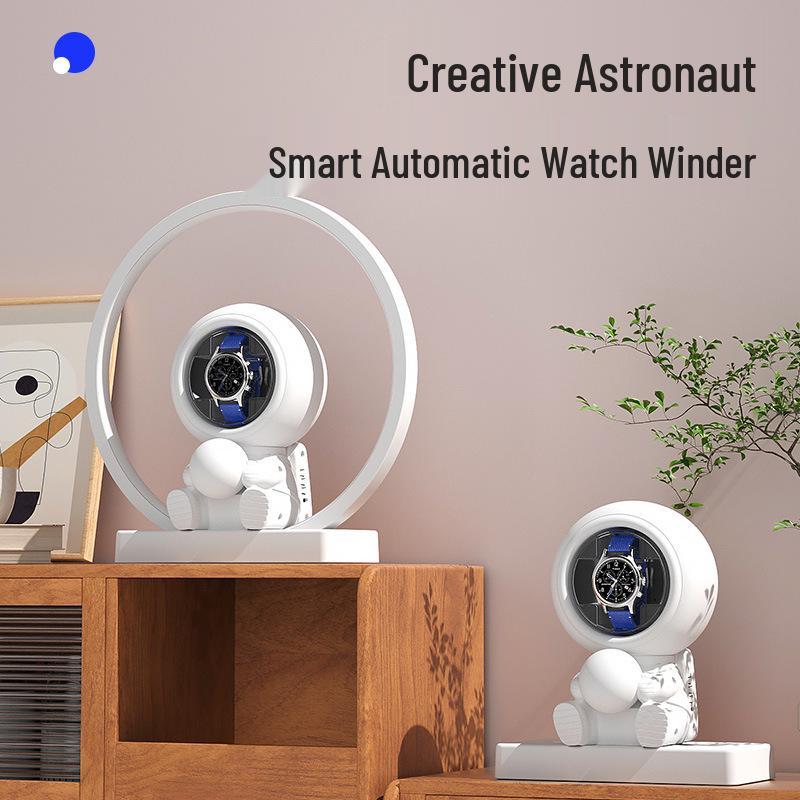 Automatický mechanický natahovač hodinek s otáčením a úložným prostorem