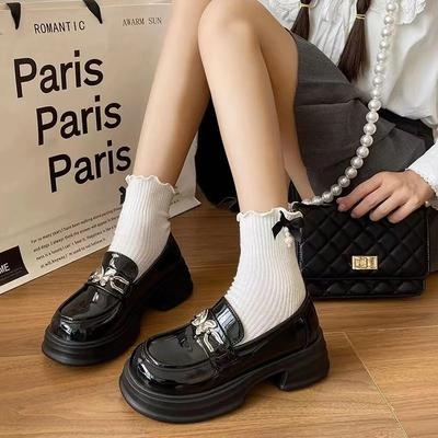 Neue Frühling- und Herbst-Damen-Schuhe von hoher Qualität, modische runde Zehenpartie, mittlerer Absatz, Schleife, Metalldekoration, Damen-Slipper