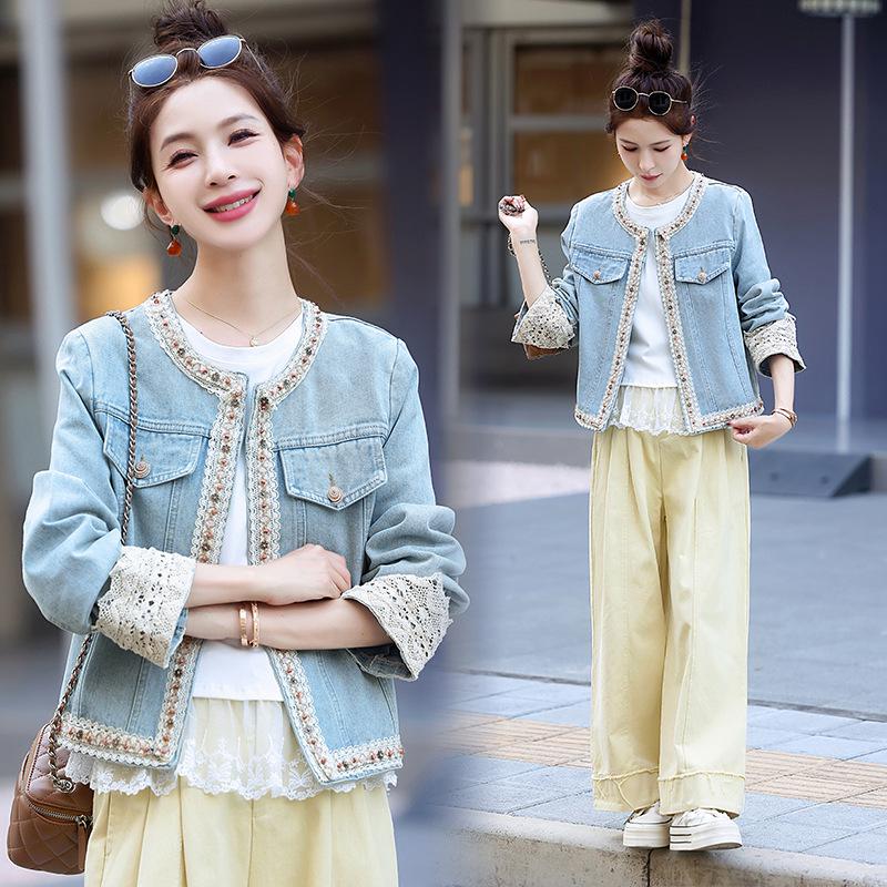 

Маленькая джинсовая куртка с кружевной вставкой и бисером для женщин - Коллекция Весна 2025 S (42-50 kg)