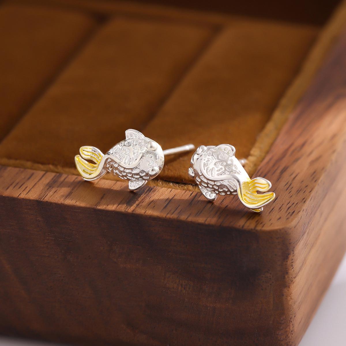 

Korean Style Minimalist Goldfish Stud Earrings for Women