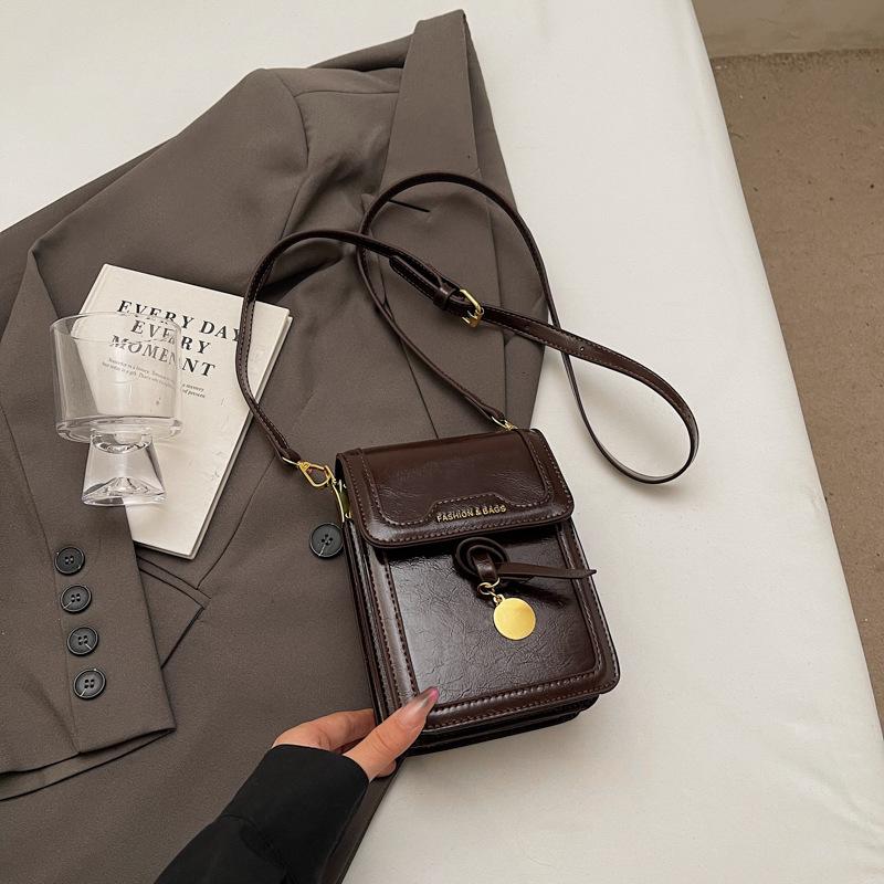 

Новогодняя сумка-мессенджер для мобильного телефона для девочки 2025 новый модный дизайн нишевая наплечная сумка высокая ценность маленькая сумка 13*7*17