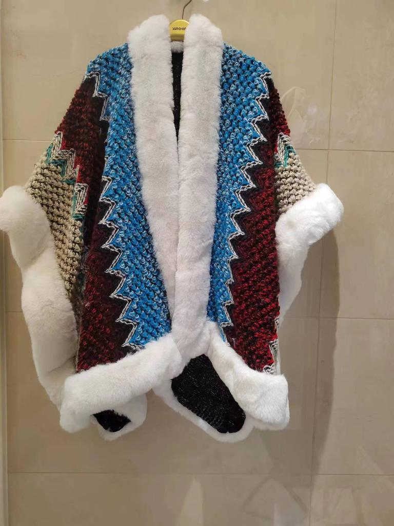 Rabbit Fur Shawl Women's Outerwear: New Autumn/Winter Fashion Cloak with Thickened Collar