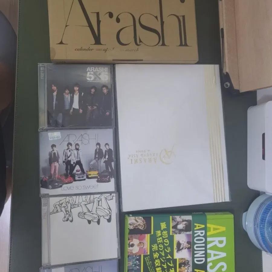 

4 компакт-диска Arashi Arashi, календарь, фотоальбом и т. д.