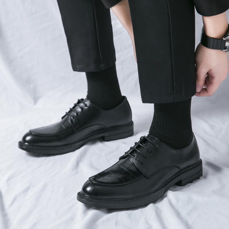 Mode Leder Herrenschuhe Schnürhalbschuhe mit spitzen Zehen Klassische Herrenschuhe für die Hochzeit Neue Ankunft Casual Lederschuhe Männer