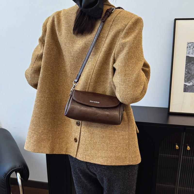 New Single Shoulder Retro Winter Bag Women's Versatile 2025 Casual Women's Bag Pillow Trend Niche Bag Feeling Fashion