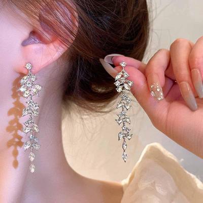 Exquisite Strass-Quastenohrringe für runde & eckige Gesichter, High-End, Vielseitig, Luxuriöses Schlankheitsdesign