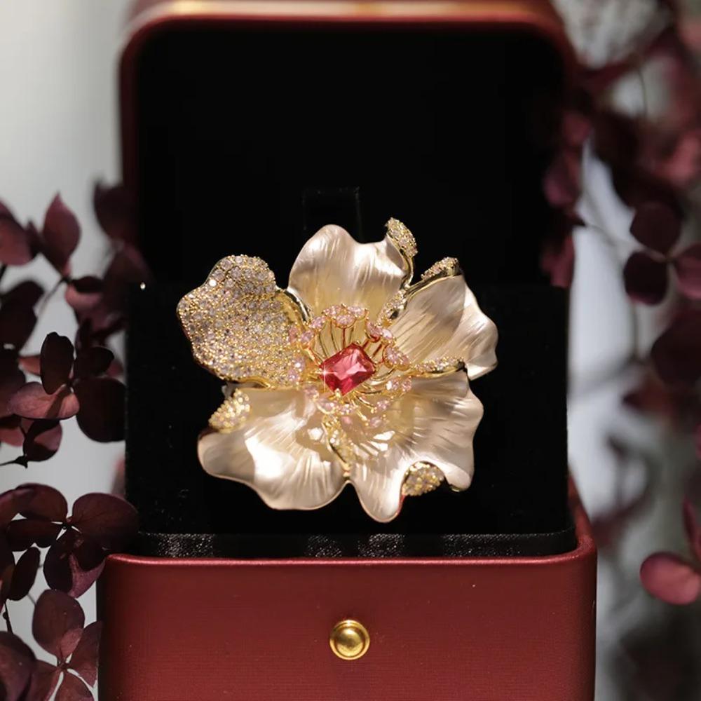 Elegant French Vintage Metal Pins Exquisite Suit Jacket Brooch Luxury Flower Brooch Pins Party