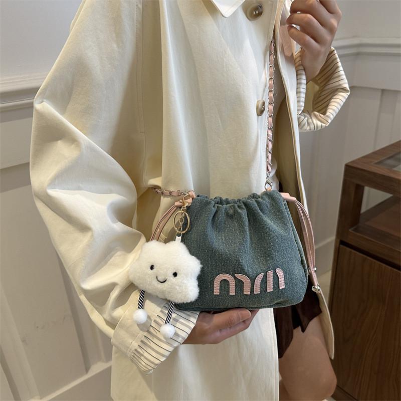 Chic And Fashionable Bucket Bag Featuring Soft Pu Material For Everyday Use