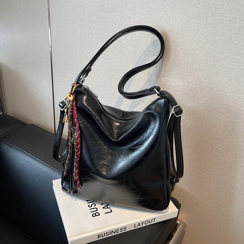 Large capacity bag women's versatile new casual fashion shoulder messenger backpack commuter tote bag