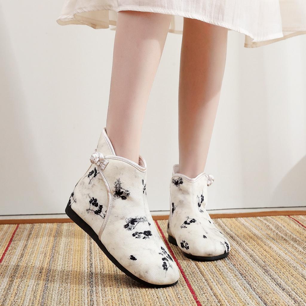 [Junzhu] 2024 inverno novo Hanfu antigo botas de algodão elemento Han aumento de altura interno estilo nacional impressão bordado sapatos femininos