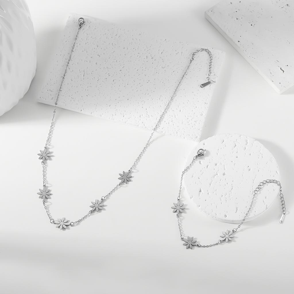 New Fairy Temperament Small Daisy Bracelet Necklace Gold Titanium Steel Non-Fading Flower Fresh Necklace Female