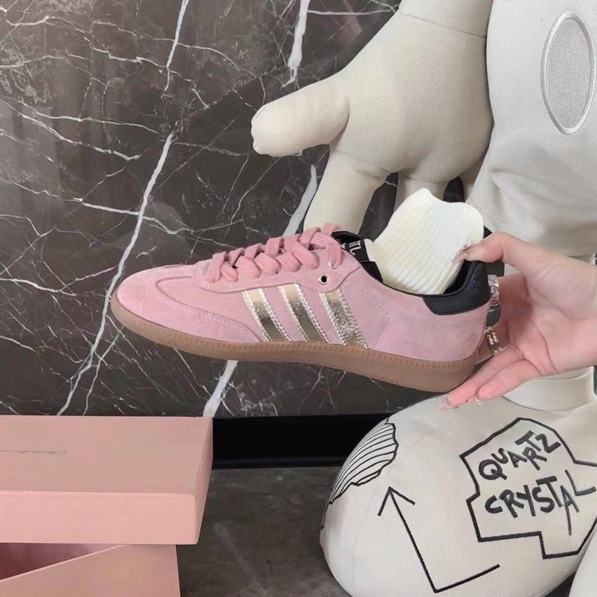 

Розовые ретро немецкие тренировочные кроссовки женские весна и весна 2025 новые на плоской подошве с тонким ремешком цветные одинарные туфли женские повседневные кеды 40 розовый