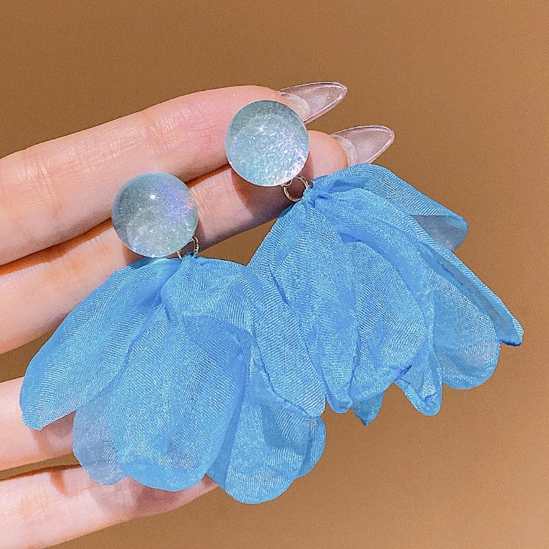 2025 Высококлассные нишевые цветочные серьги-подвески - Летний роскошный дизайн для женщин