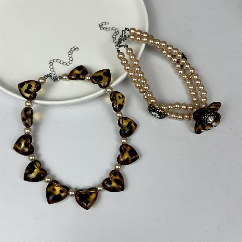 Artisanal Leopard Inspired Heart Jewelry Acrylic Pearls Chain Contemporary Design For Fashion Forward Women