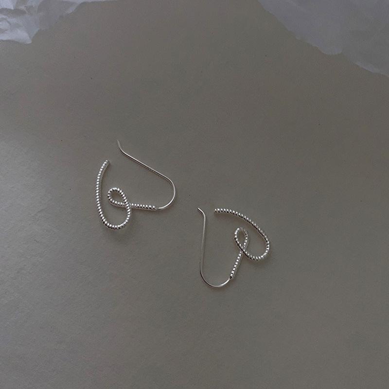Simple Heart-shaped Exaggerated Large Earrings Personalized Hollow Twist Love Heart Design Sense Ear Hook Female Ear Jewelry