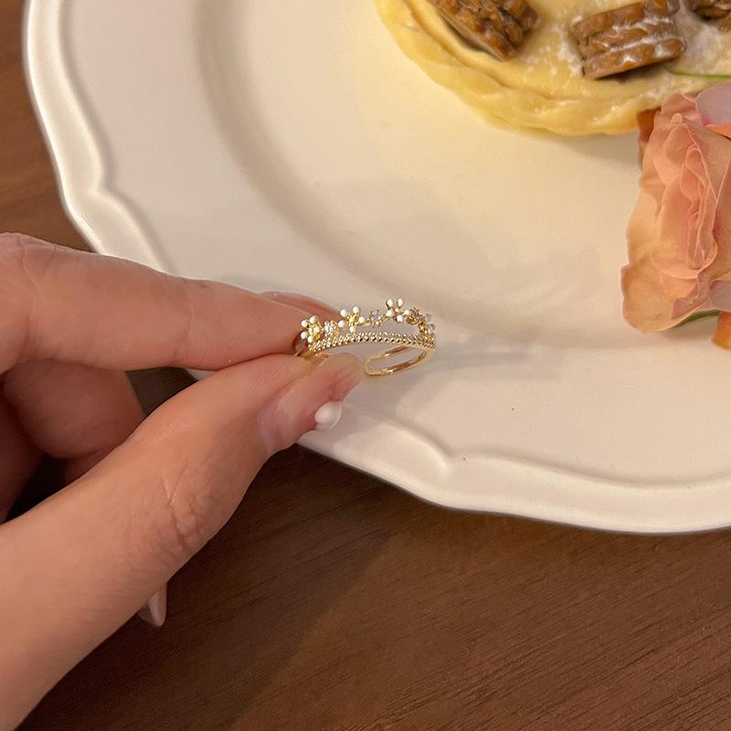 [Copper Products] Diamond-Encrusted Zircon Niche Design Opening Simple Ring Ring Woman