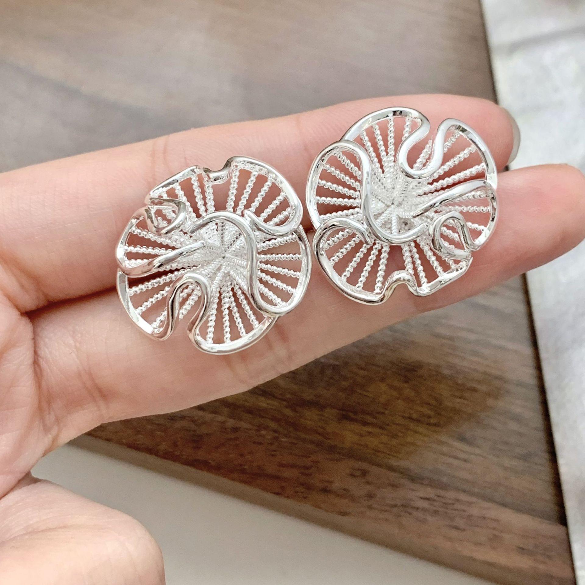 Sweet Geometric Irregular Hollow Flower Stud Earrings for Women - Versatile Fashion Accessories