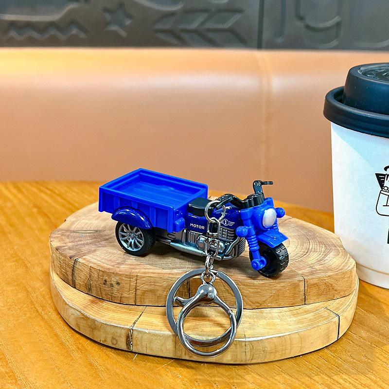 Simulation Pull Back Classic Tricycle Keychain Pendant Fun Decompression Kids Toy Bag Pendant Inertia Driving Tricycle Boy Gift