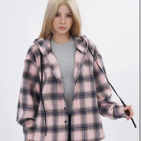 

2024 Унисекс Свободного Кроя Куртка-Рубашка с Капюшоном в Гонконгскую Клетку - Повседневный Топ Средней Длины Medium