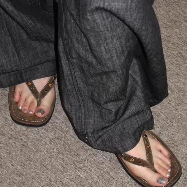 

Модная обувь Клепки Женские тапочки Уличные Роскошные Слайды Резиновые Шлепанцы Платформа Квадратный Носок Пантофли Дизайнерские Гавайские 2025 Лето 35