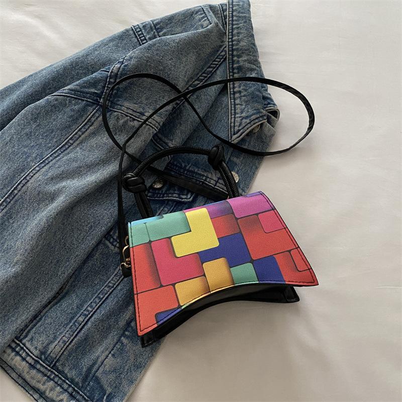 

Популярна сумка з контрастним кольоровим поєднанням, жіноча, 2025, новий тренд, модна, повсякденна сумка-месенджер, іноземний стиль, маленька квадратна сумка, сумка на плече чорний