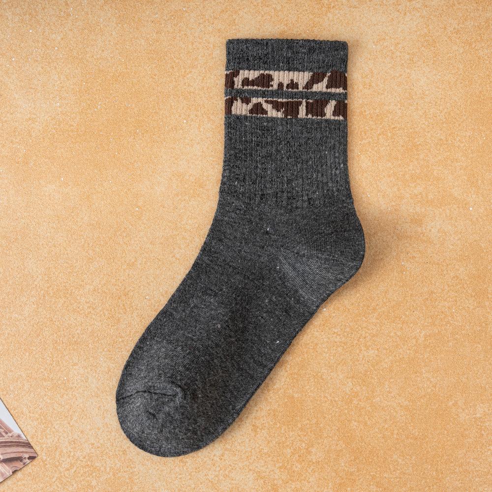 

Женские носки до середины икры Весенне-осенние модные носки С пятнистым леопардовым принтом Длинные носки до икры Женские носки до колена 1 pair