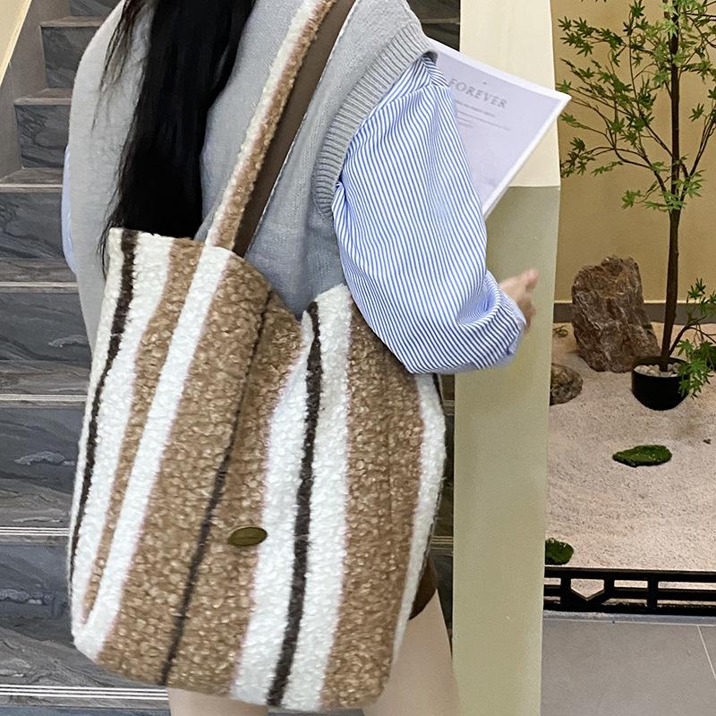 

Женская шерстяная сумка через плечо, Зима и Осень, Двусторонняя носка, Портативная сумка, Сумка для покупок 37 * 28 * 14CM