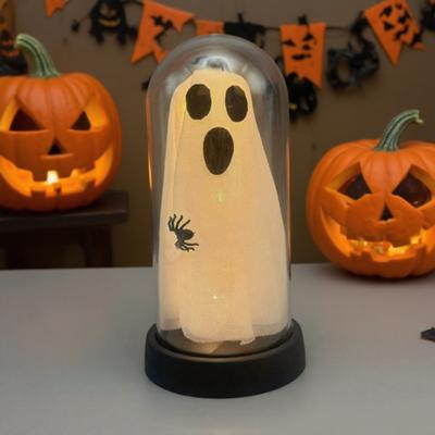 Halloween Geisterdekoration Beleuchteter Geist in Glasdom-Cloche Niedlicher Weißer Geist mit LED-Licht für Zuhause Küche Kaminsims Tischplatte Dekor