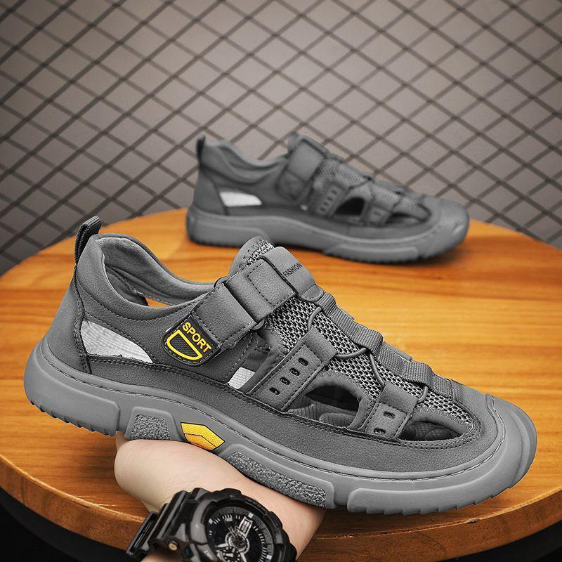 

Wearing beach sports and casual shoes, sandals for men, large size traceability, hole hole, outdoor bag head, driving man 39 чорний