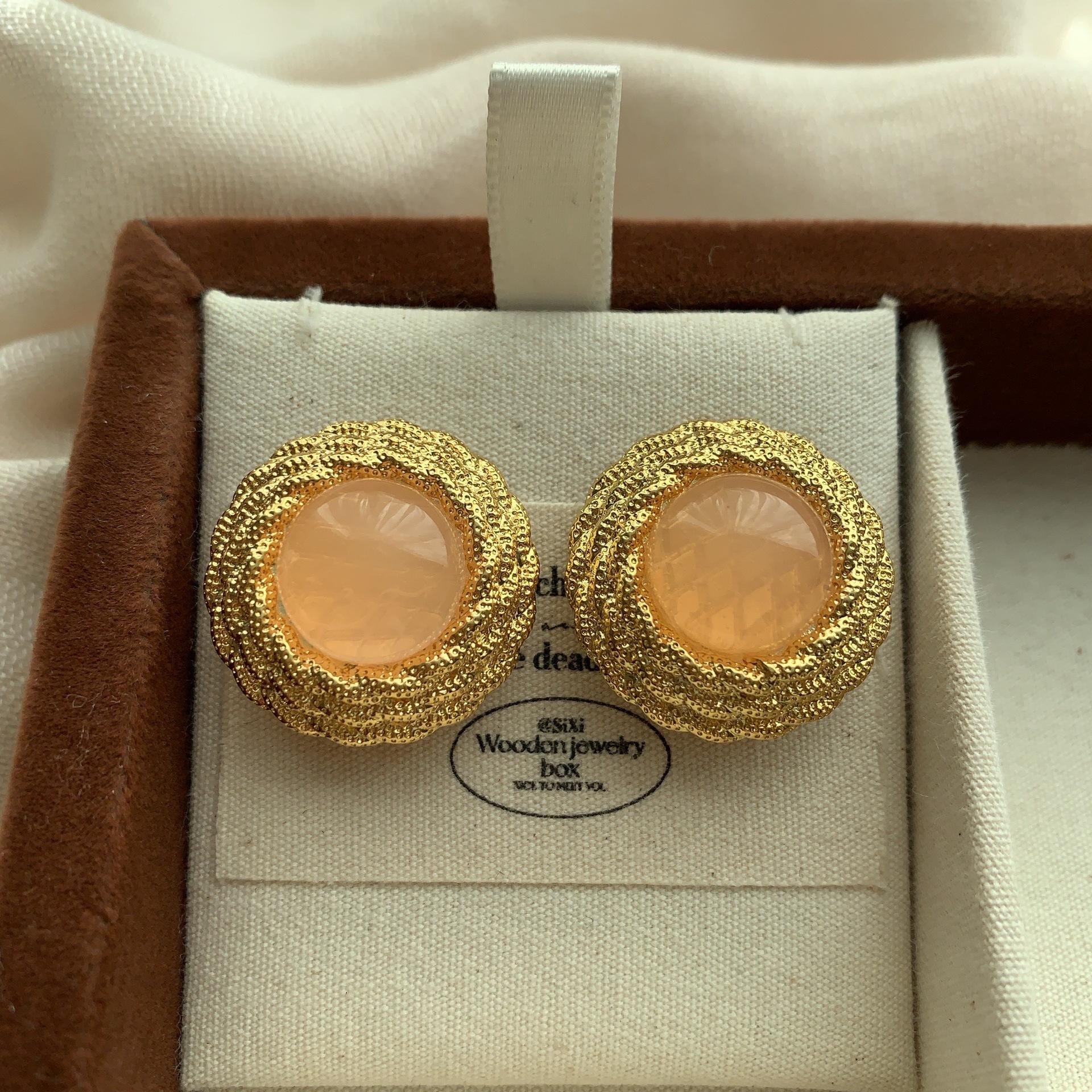 Cord Pattern Metal Layered Stud Earrings Light Luxury Retro Exquisite High-End Atmosphere Commuter Personalized Earrings