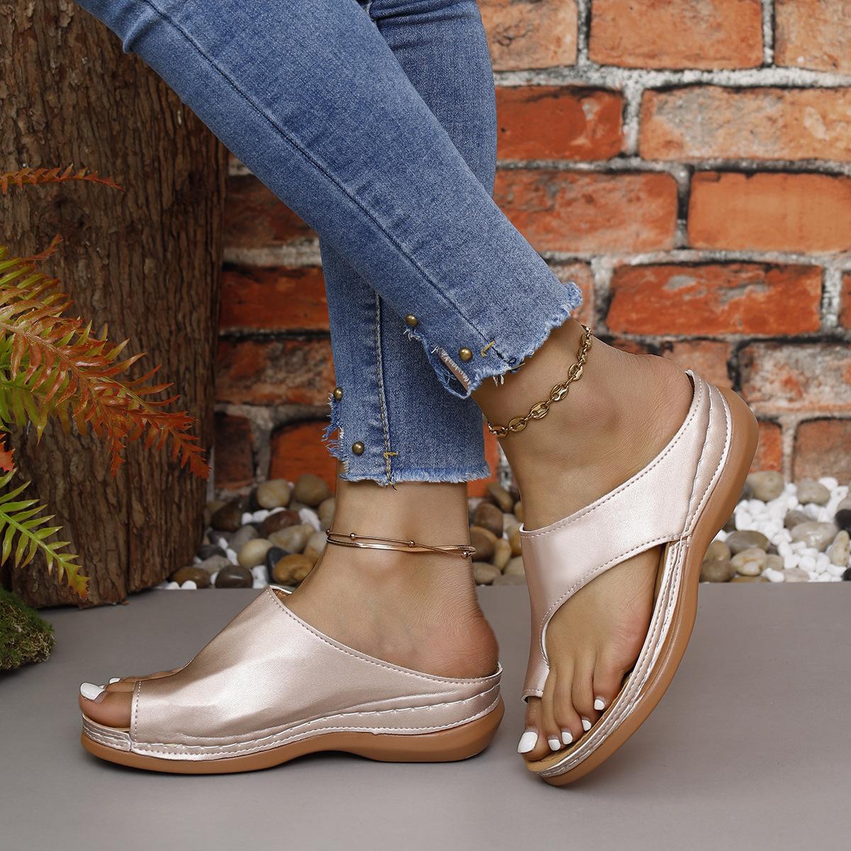 

Літні однотонні повсякденні тапочки 2024 року з великим носком і похилими каблуками, легке римське жіноче взуття в стилі ретро 39 шампанського