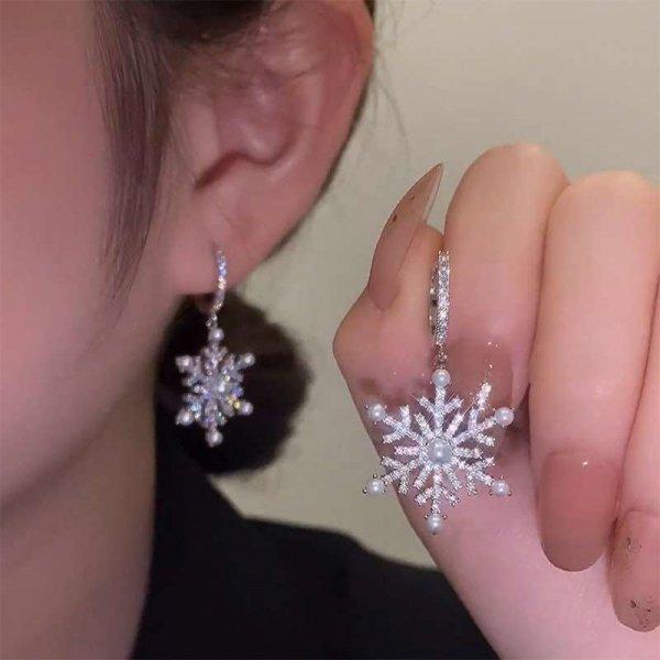 

Exquisite Gold Color 3D Christmas Tree Pendant Earrings for Women Hollow Snowflake Earrings New Year Party Jewelry