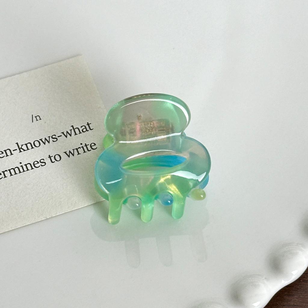 Adorable Geometric Hair Claws In Vibrant Colors For Fashionable Womens Hair