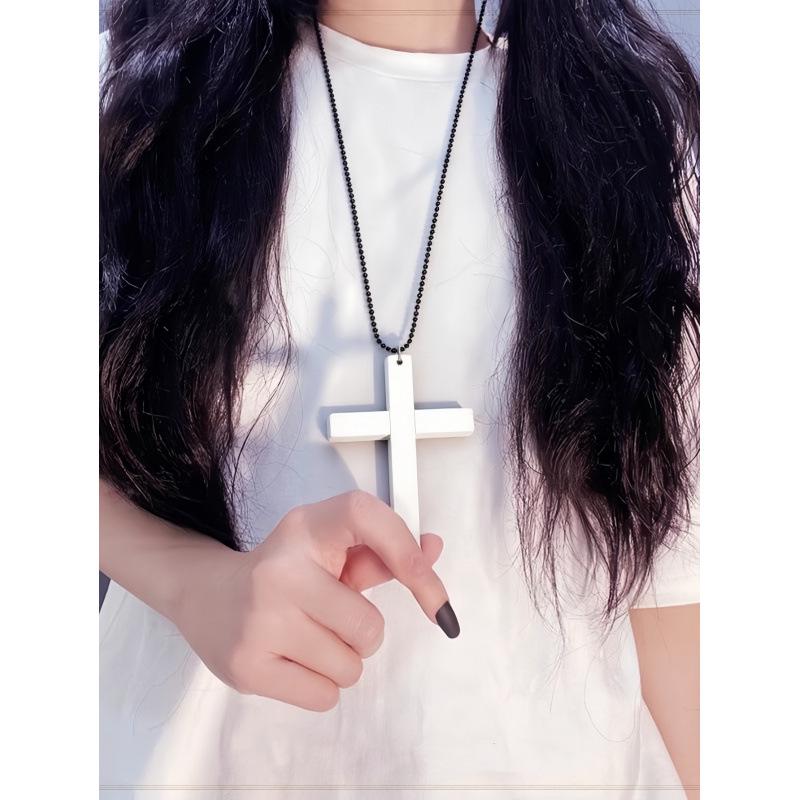 Elegant Women's Wooden Cross Necklace: Versatile Clavicle Choker & Sweater Chain