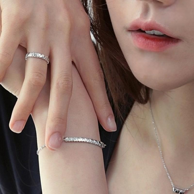 BELLOOGGI Heart Texture Band Bracelet