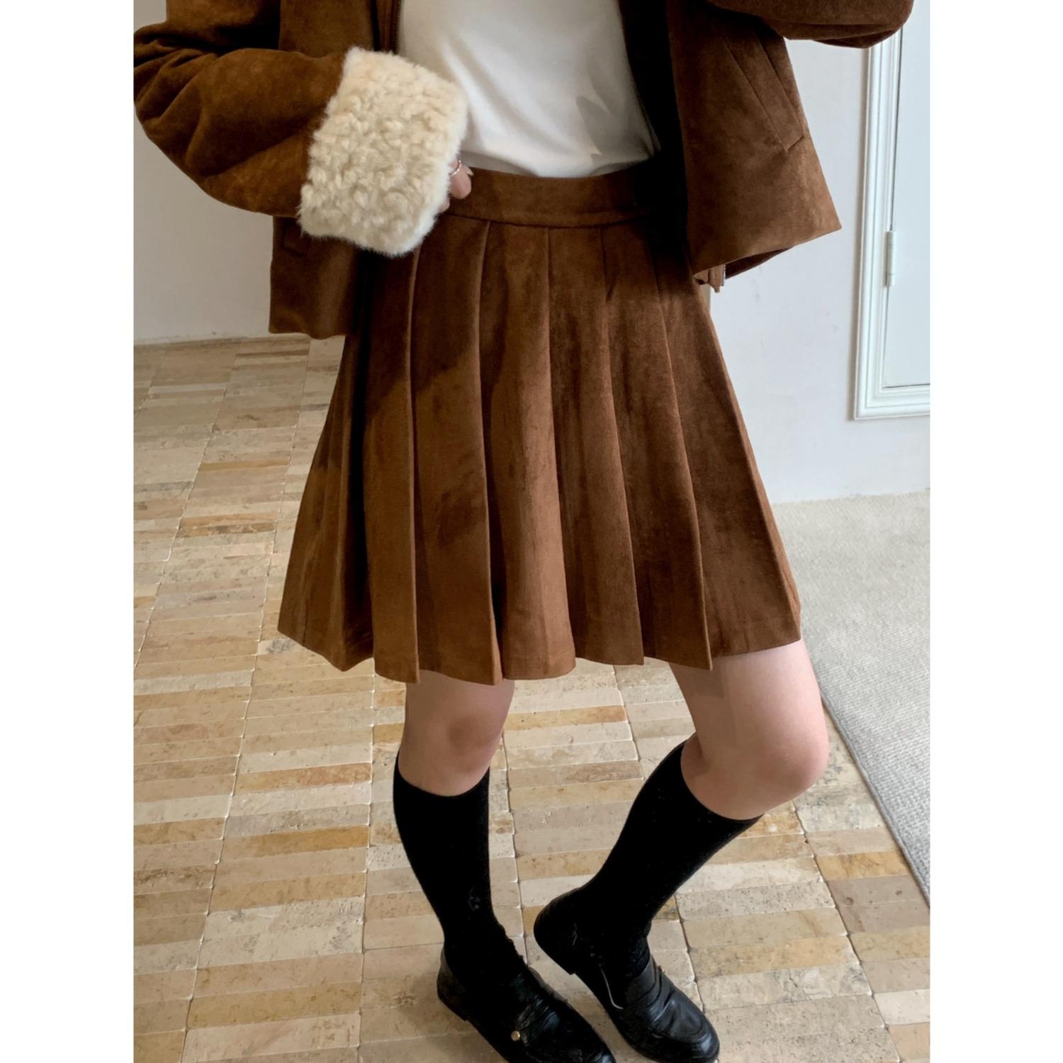 

Women s Coffee Brown Deerskin Velvet Pleated A-Line Skirt, Petite & Slightly Plump Fit, Autumn/Winter Collection. M