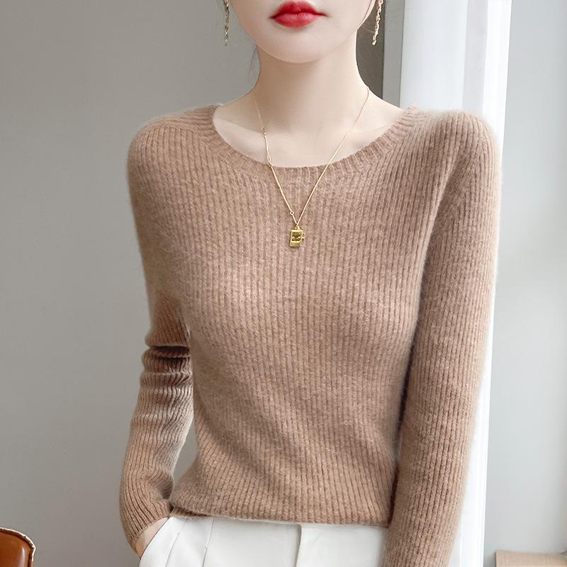 Round-neck Long-sleeved Fitted Knitted Sweater Base Layer Versatile Sweater for Women In Autumn and Winter