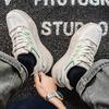 Tênis Esportivos Masculinos Casual Estilo de Rua Plataforma Tênis Estudantes Tamanho Grande Preto Tênis de Skate Aumento de Altura