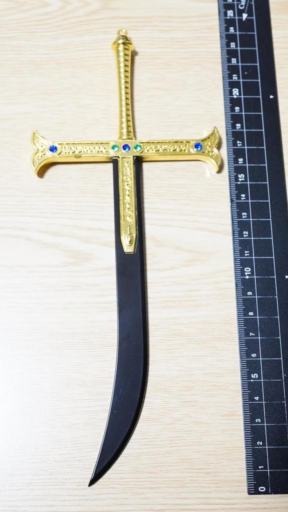 24 cm svart svärd Yoru guld Mihawk One Piece minivapen svärd båge pil sköld svärd tillbehör nyckelring figur docka display dekoration anime spel