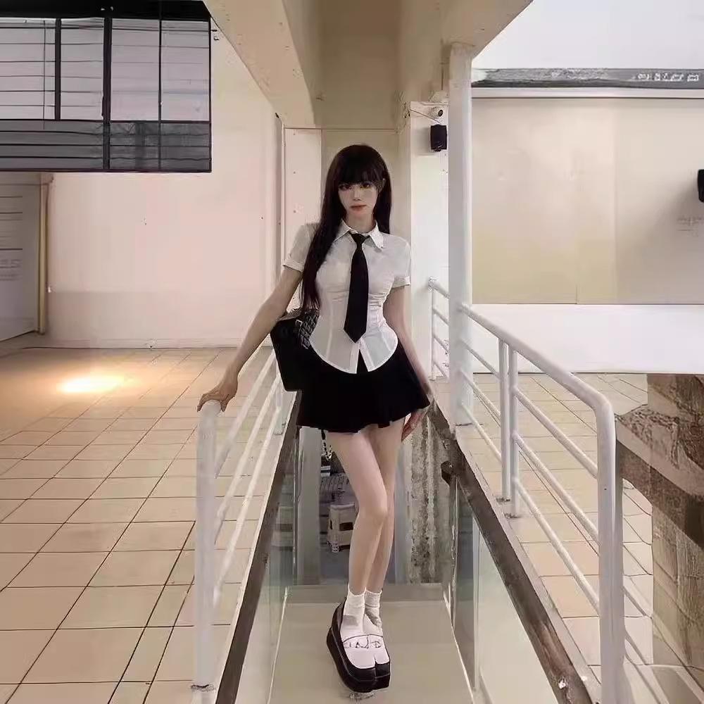 

Школьная форма JK в корейском стиле: Сладкий и Острый Слимминг Набор из 3 предметов с Белой Футболкой с Коротким Рукавом L (recommended for 55-59kg)