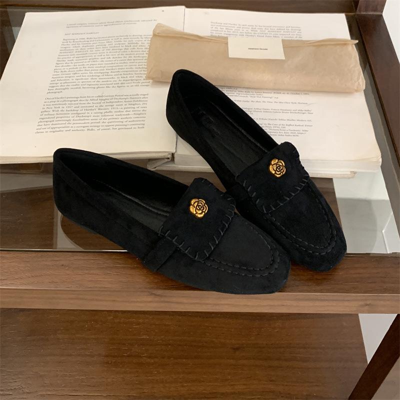 2025 Herbst neue Retro-Kamelie One-Pedal Loafer Damen Old Money Wind Weichsohlen Doudou Schuhe Flache Einzelne Schuhe