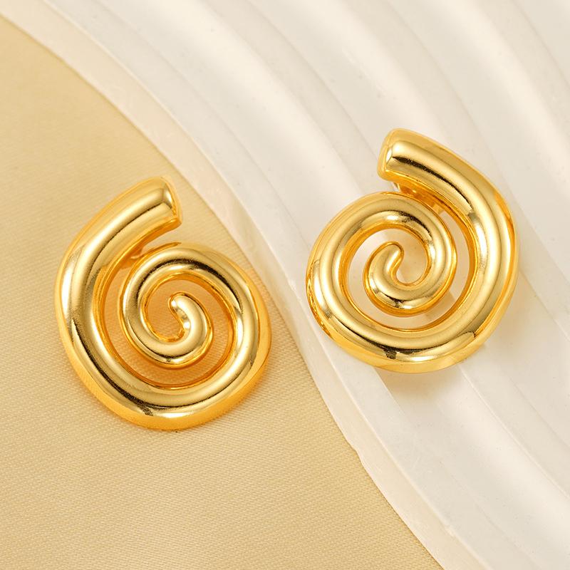 Sweet And Cute Conch Decorative Stainless Steel Earrings Suitable For Women To Wear And Wear For Summer Travel