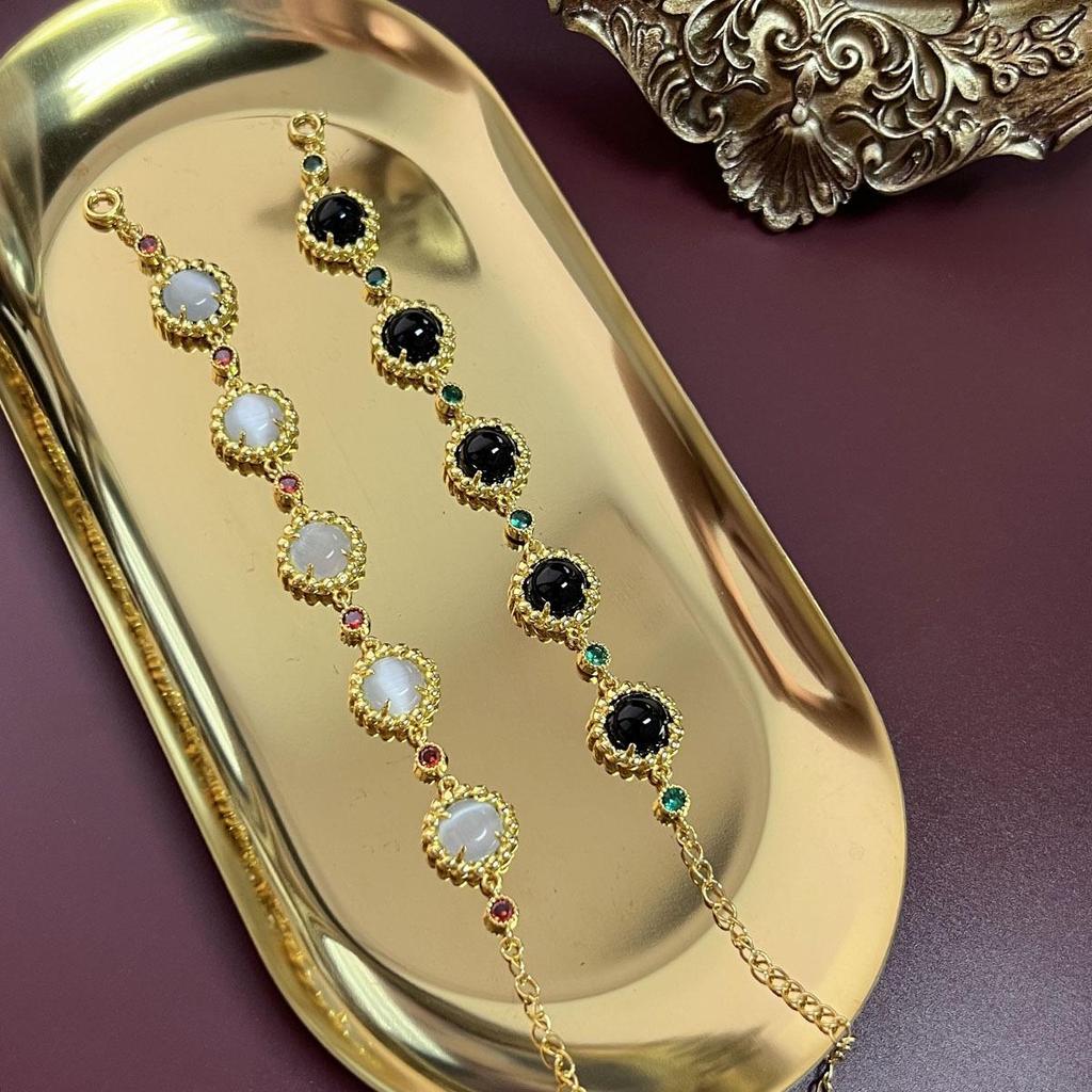 2023 Vintage-Style White Shell Retro Bracelet - Moonlight Treasure Box Design